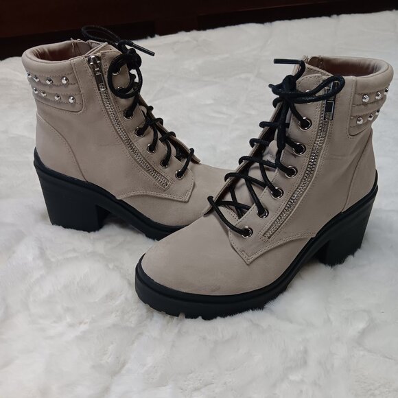 Chunky Healed Studded Cream Boots Size 6.5 - Picture 2 of 16